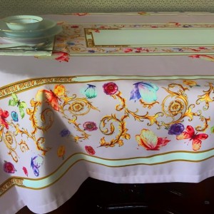 Kelebek Desenli Masa Örtüsü Pivoine